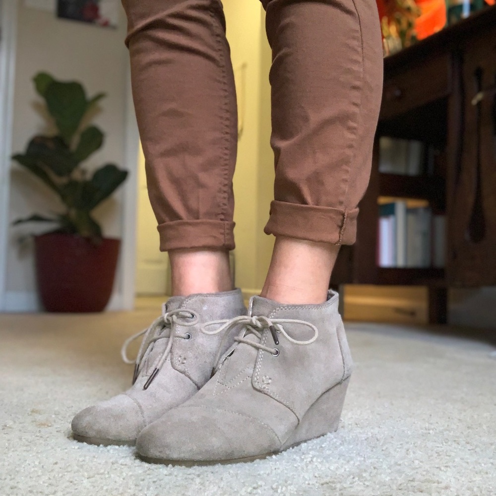 Toms suede wedges